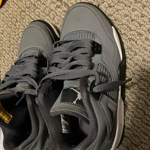 I’m selling my Jordan 4 they are the cool grey and they are a size 4m and 6w